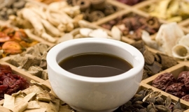 Các nhà Đông y nói gì về mụn trứng cá?